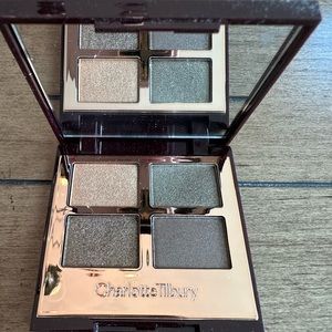 ⭐️NWOB⭐️ Charlotte Tilbury GREEN LIGHTS luxury eyeshadow pallet. Never used.